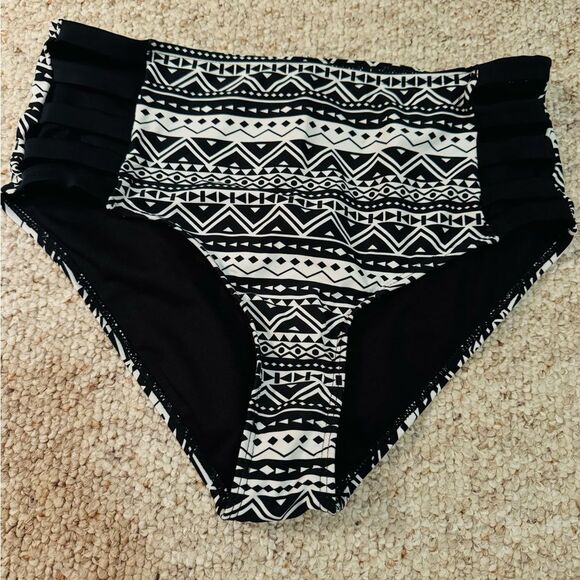 Ruebleu by Rue21 size Large bikini bottom - Picture 2 of 8